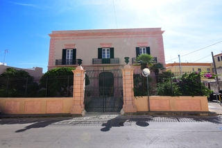 Palazzo Castriota, Puglia