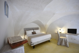 Palazzo Castriota, Puglia