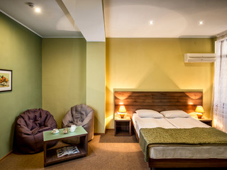 Room thumbnail 4