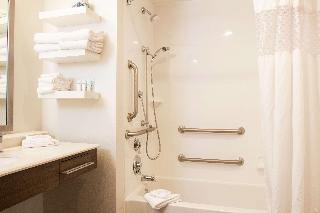 2 Queen Mobility Access Tub Studio Nosmok
