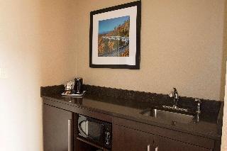 2 Queen Mobility Access Tub Studio Nosmok