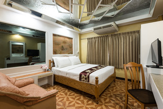 Room thumbnail 6