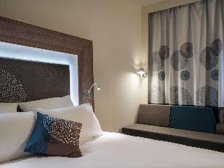 Superior Room with queen-size bed and sofa bed