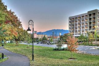 Courtyard Pigeon Forge