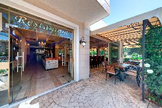 Avenue Deluxe
