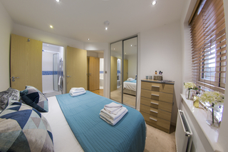 Your Apartment, Londyn