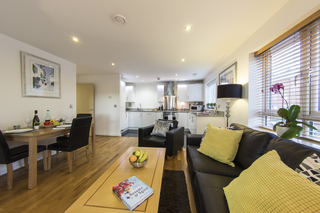 Your Apartment, Londyn