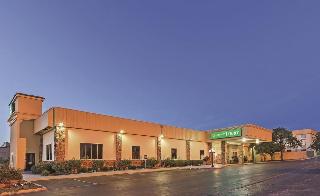 Days Inn & Suites by Wyndham Bartlesville