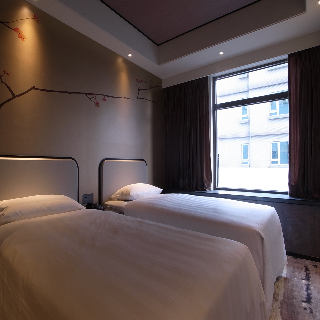 Room:TWN.CV