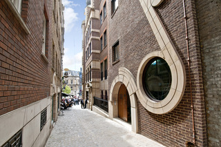 Native Monument, Londyn