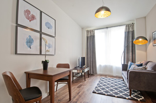 Native Monument, Londyn