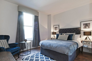 Native Monument, Londyn