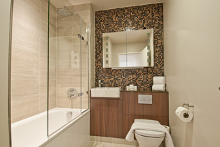 Native Monument, Londyn