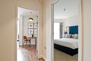 Native Monument, Londyn