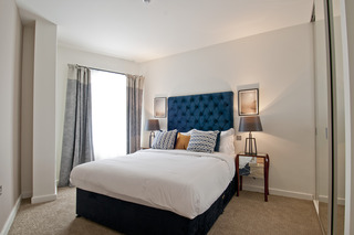 Native Monument, Londyn