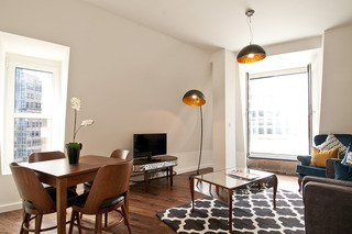 Native Monument, Londyn