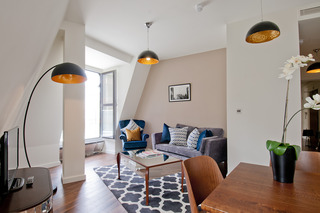 Native Monument, Londyn