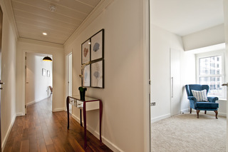 Native Monument, Londyn