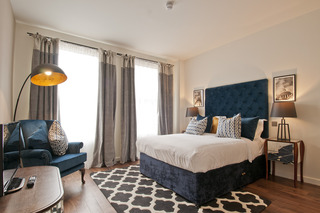 Native Monument, Londyn