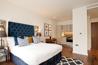 Native Monument, Londyn