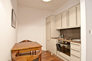 Native Monument, Londyn