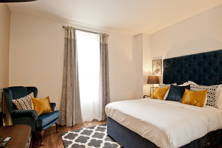 Native Monument, Londyn