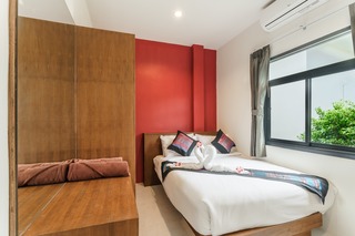 Room thumbnail 3