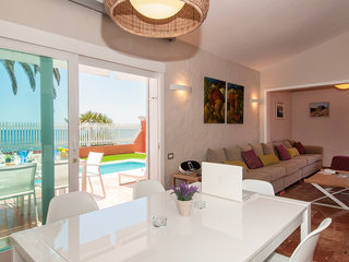 Deluxe Villa At The Beach Front - Five Bedroom - Generell