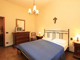 Patrizia - Two Bedroom, Lucca