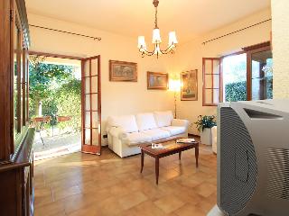 Patrizia - Two Bedroom, Lucca