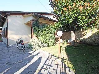 Patrizia - Two Bedroom, Lucca