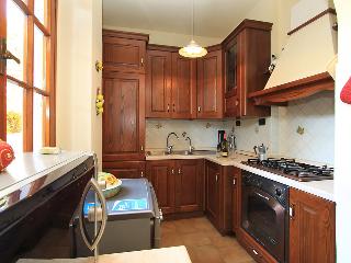 Patrizia - Two Bedroom, Lucca
