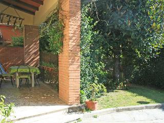 Patrizia - Two Bedroom, Lucca