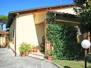 Patrizia - Two Bedroom, Lucca