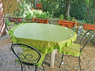 Patrizia - Two Bedroom, Lucca