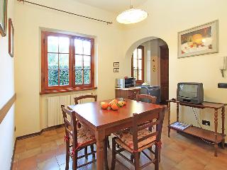 Patrizia - Two Bedroom, Lucca