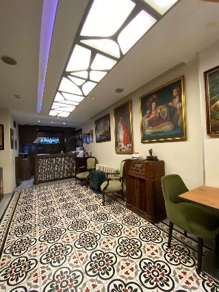 Triada Hotel