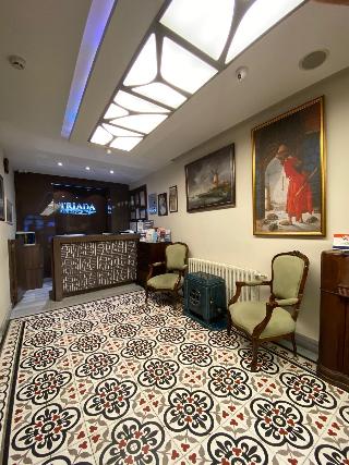Triada Hotel