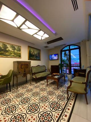 Triada Hotel