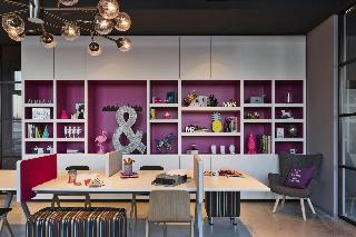 MOXY Vienna Airport