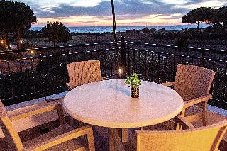Romanos Beach Villas