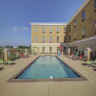 Holiday Inn Express & Suites Carrizo Springs