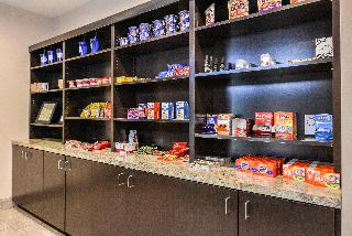 Holiday Inn Express and Suites Emporia Northwest
