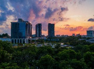 Hualuxe Yangjiang City Center