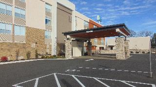 Holiday Inn Express and Suites Wapakoneta
