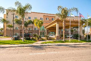 Holiday Inn Express and Suites Bakersfield Central