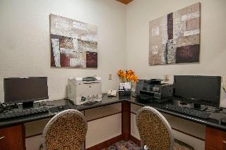 Holiday Inn Express and Suites Bakersfield Central