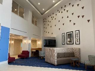 Holiday Inn Express and Suites Beaumont Oak Valley