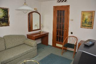 Room thumbnail 3