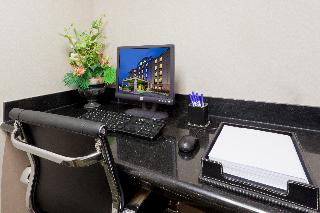 Holiday Inn Express and Suites Charleston Southrid